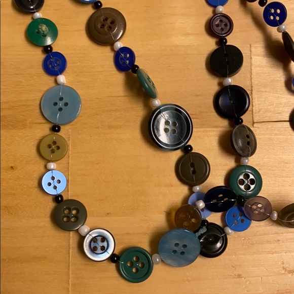 Button necklace - Picture 2 of 2